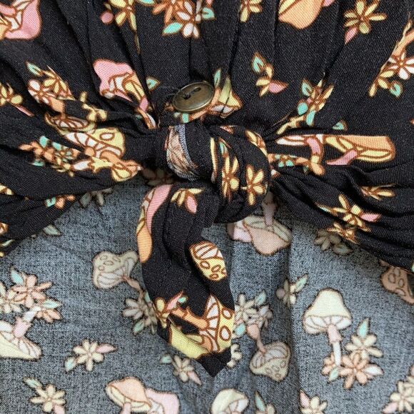 Mushroom print rayon blouse tie front - Picture 2 of 6